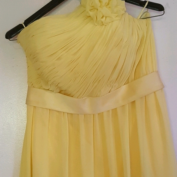 Beautiful yellow flowey prom dress or bridesmaid - Picture 1 of 3